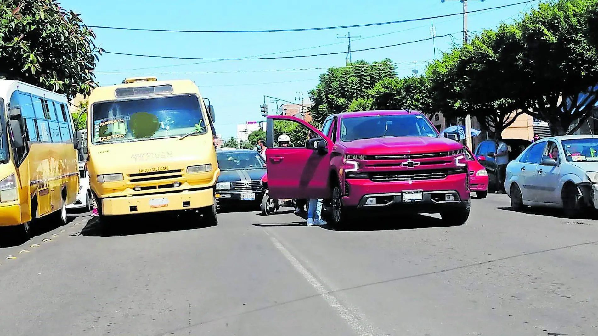 LOS TRES QUEDARON EN MITAD_CMYK